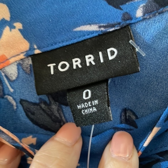 NWT Torrid Georgette Blue Floral Tank size 0 - Picture 4 of 5